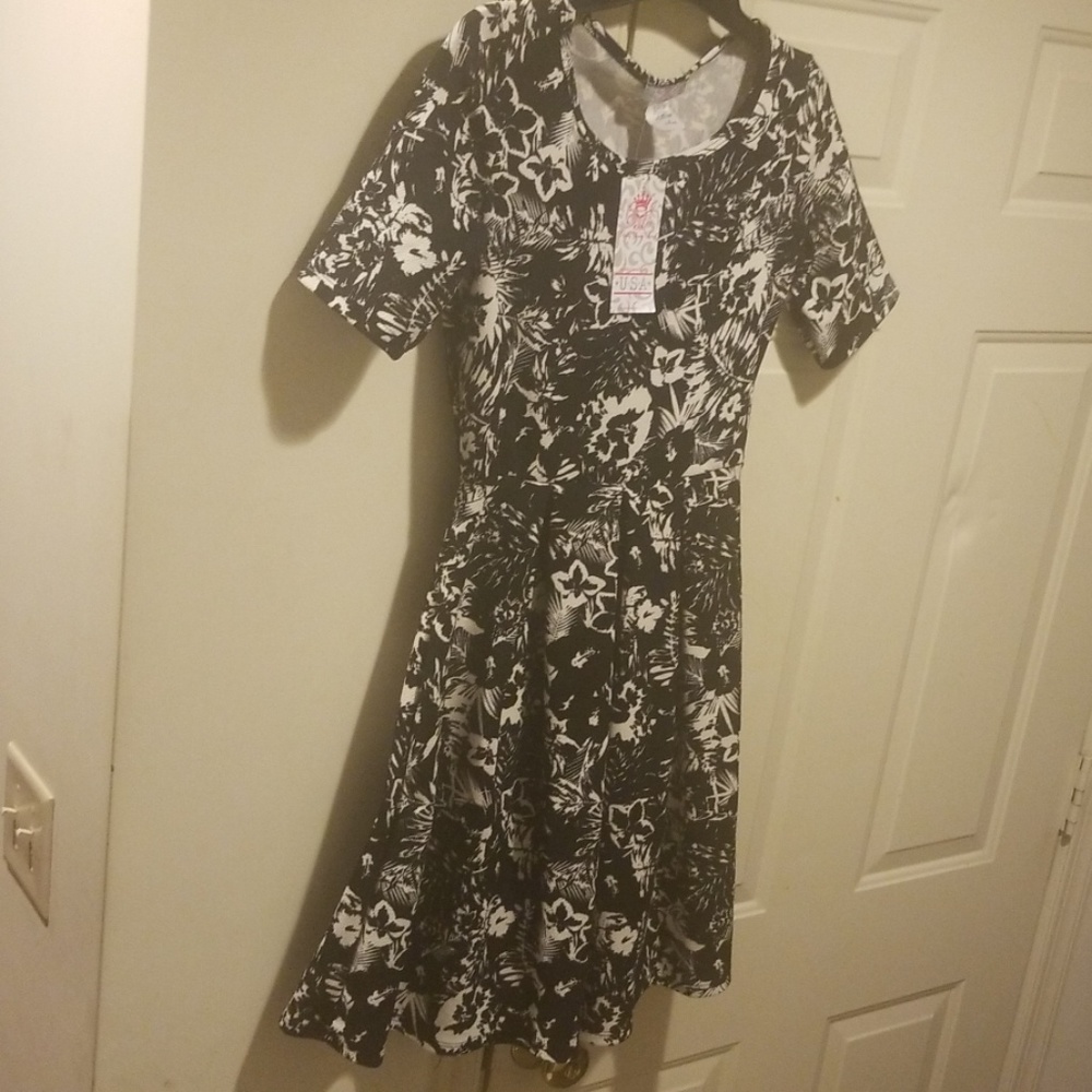 Black and White Floral pleated A-line dress
